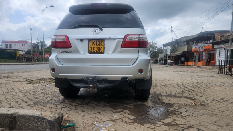 toyota-fortuner-2010-big-5