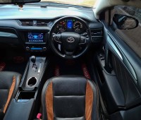 toyota-avensis-2016-small-0
