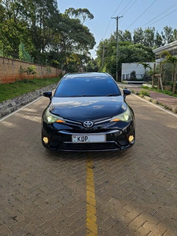 toyota-avensis-2016-big-13