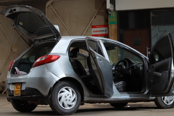 mazda-demio-2013-big-2