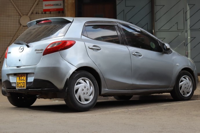mazda-demio-2013-big-6