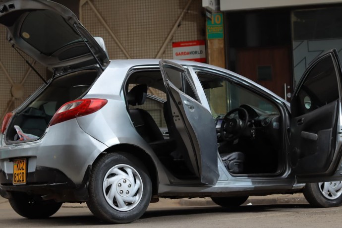 mazda-demio-2013-big-5