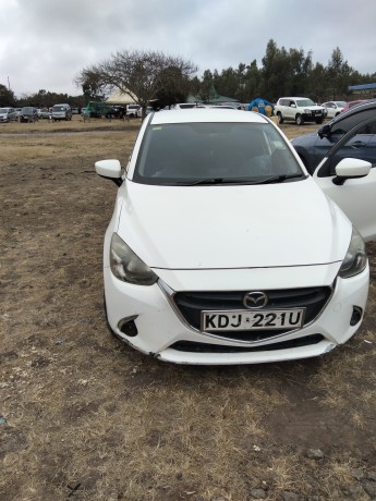 mazda-demio-2016-big-2