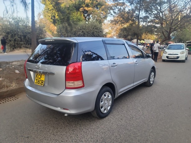 toyota-wish-2009-big-0