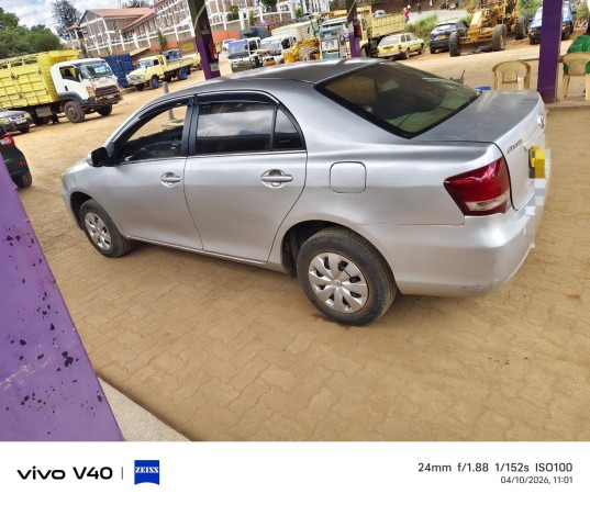 toyota-axio-2010-big-2