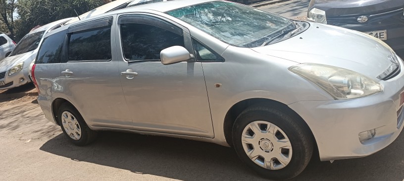 toyota-wish-2009-big-20