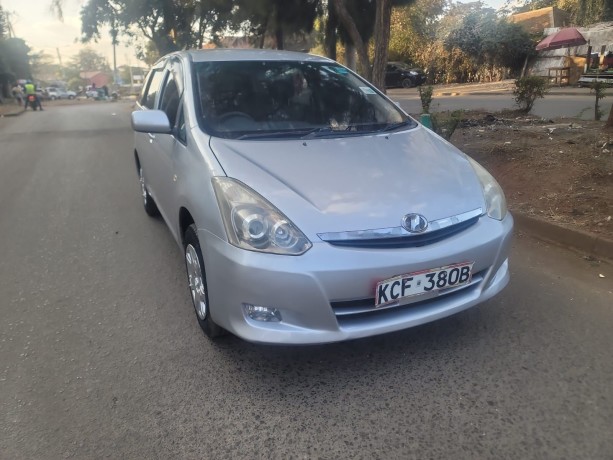 toyota-wish-2009-big-4
