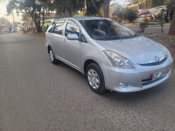 toyota-wish-2009-big-3