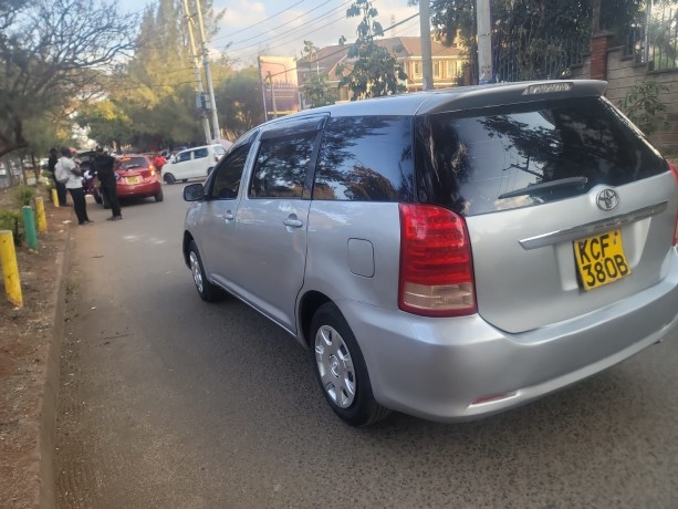 toyota-wish-2009-big-11