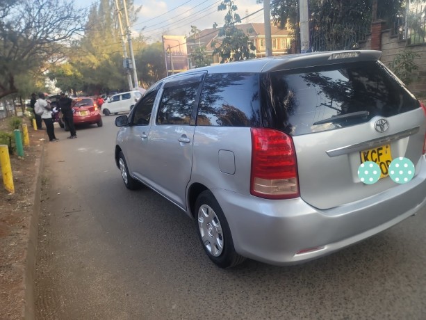 toyota-wish-2009-big-6