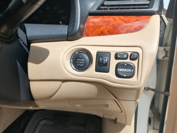 toyota-premio-260-2013-big-4