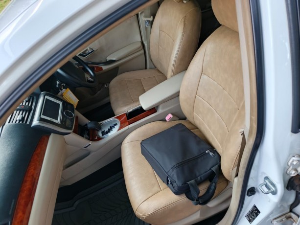 toyota-premio-260-2013-big-3