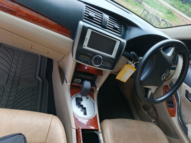 toyota-premio-260-2013-big-2