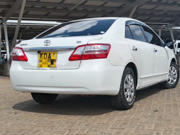toyota-premio-260-2013-big-1