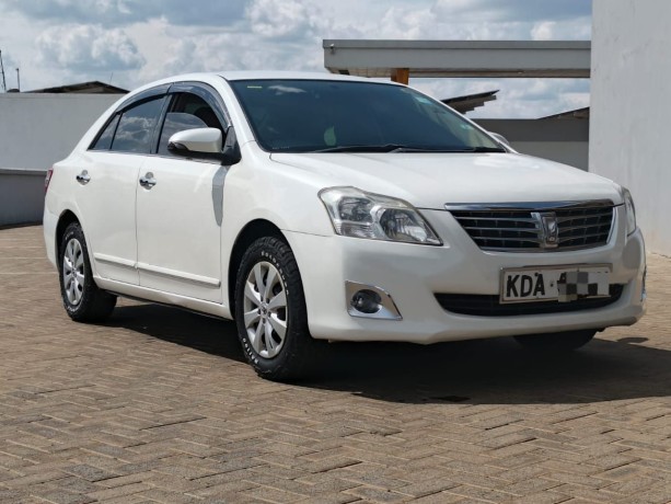 toyota-premio-260-2013-big-0