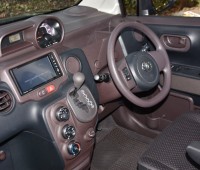 toyota-spade-2014-brown-small-9