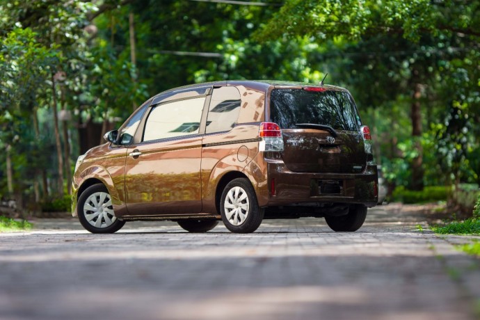 toyota-spade-2014-brown-big-1