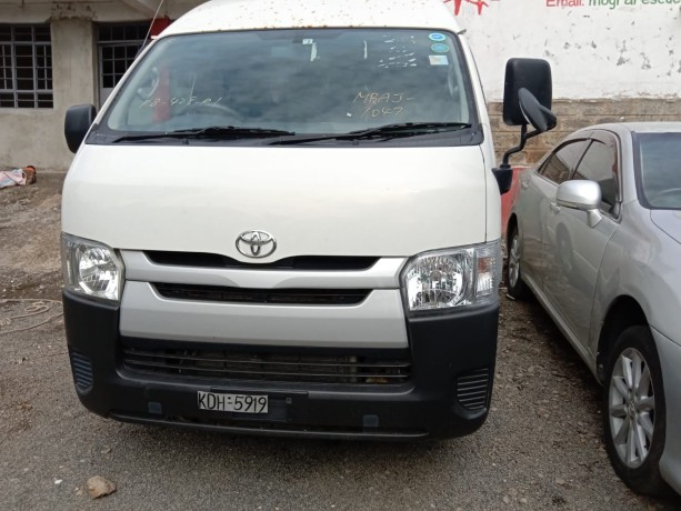 toyota-hiace-regius-ace-big-1