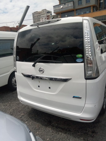 nissan-serena-big-0