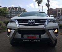 toyota-fortuner-small-0
