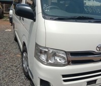 toyota-hiace-small-2