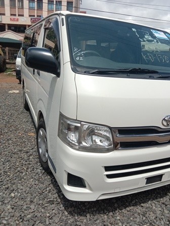 toyota-hiace-big-2