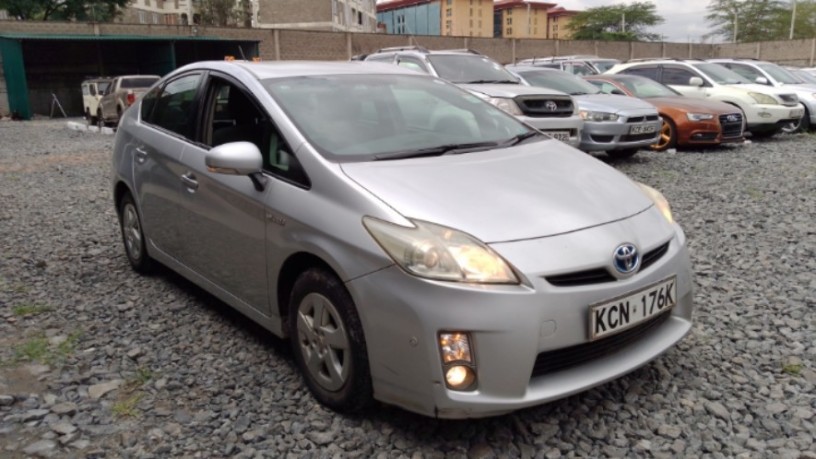 clean-toyota-prius-2010-available-for-sale-big-0