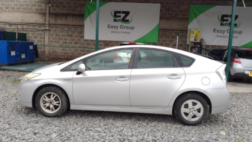 clean-toyota-prius-2010-available-for-sale-big-3