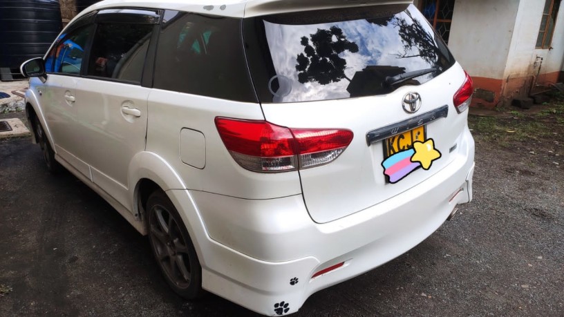 toyota-wish-big-5