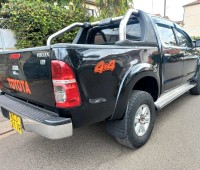 toyota-hilux-d-cabin-small-5