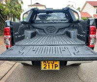 toyota-hilux-d-cabin-small-7