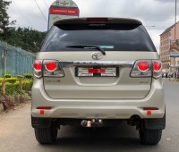 toyota-fortuner-small-4