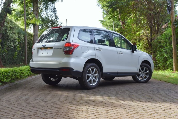 subaru-forester-sj5-2014-big-8