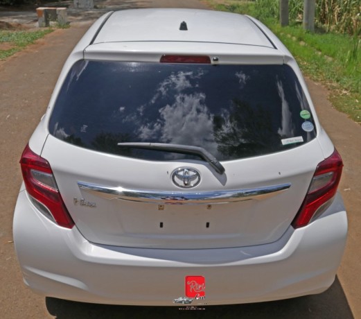 toyota-vitz-big-3