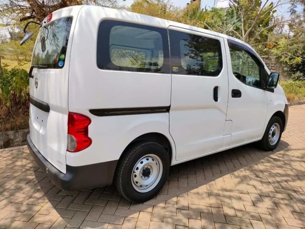 nissan-nv200-big-1