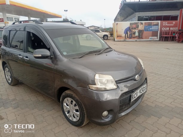 toyota-sienta-big-6