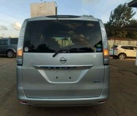 nissan-serena-small-3