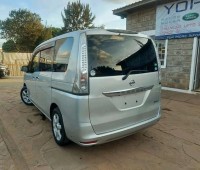 nissan-serena-small-4