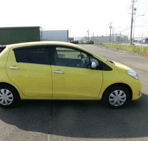 toyota-vitz-big-4