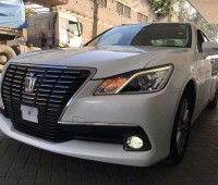 toyota-crown-small-4