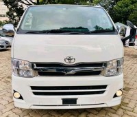 toyota-hiace-small-2