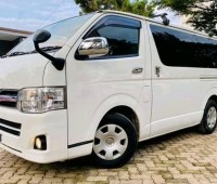 toyota-hiace-small-0