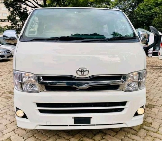 toyota-hiace-big-2