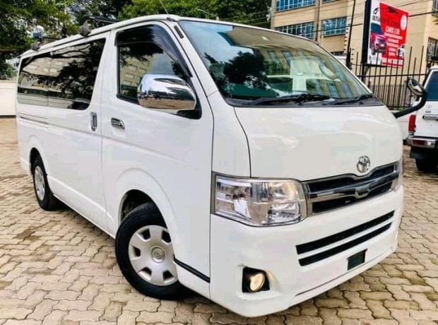 toyota-hiace-big-1