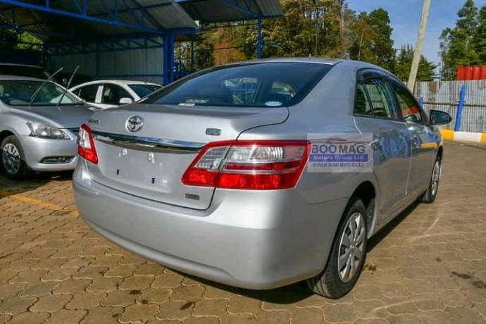 toyota-premio-big-2