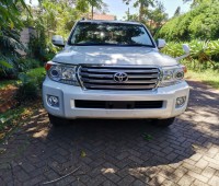 toyota-landcruiser-prado-small-0