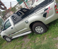 toyotahilux-small-2