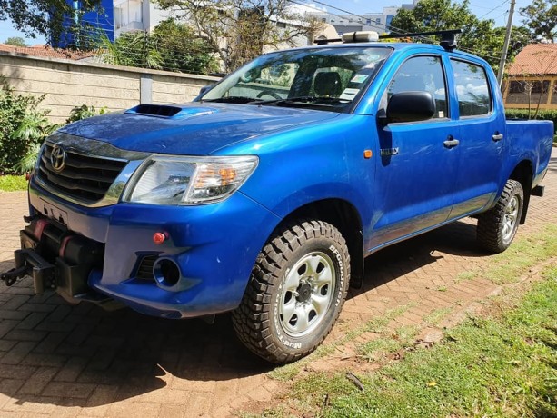 toyota-hilux-big-0