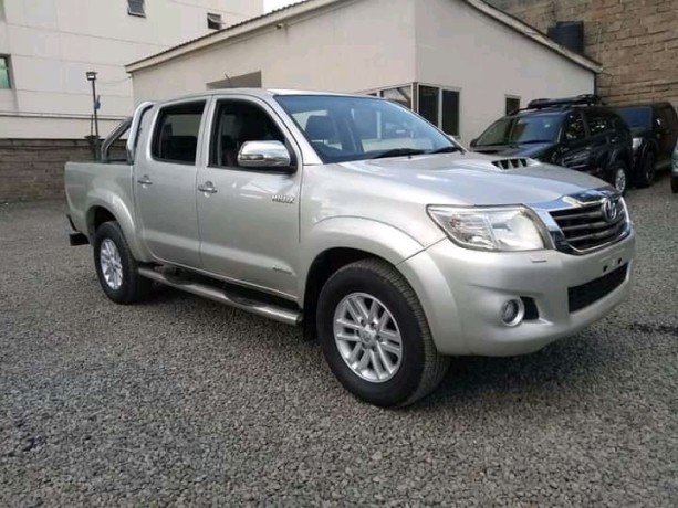 toyota-hilux-big-0