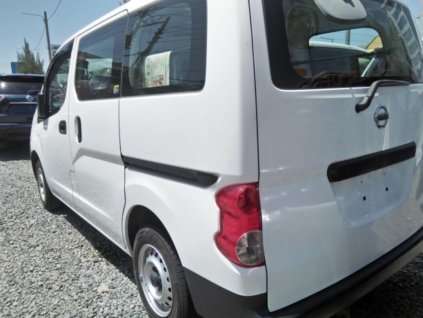 nissan-nv-200-big-0